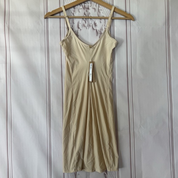 Skims Fits Everybody Slip Mini Dress Size XS In Sand  NWT $68 Stretchy - Picture 3 of 10